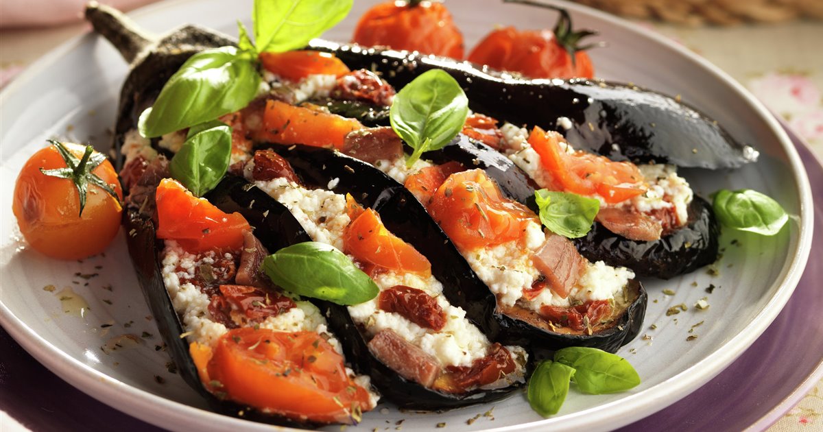 Eggplant boats with cottage cheese, tomatoes and basil