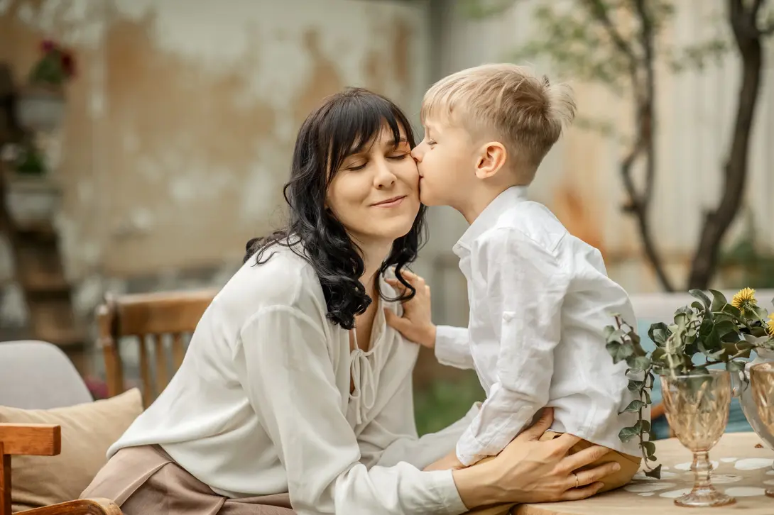Are you a mama's boy? Discover the signs and overcome it with these tips